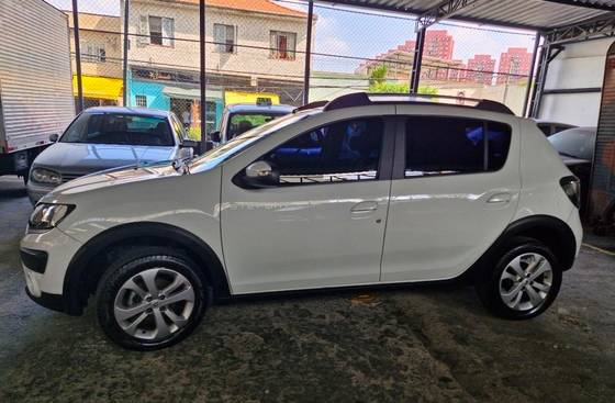 RENAULT SANDERO 1.6 STEPWAY 8V FLEX 4P AUTOMATIZADO RENAULT SANDERO 1.6 STEPWAY 8V FLEX 4P AUTOMATIZADO